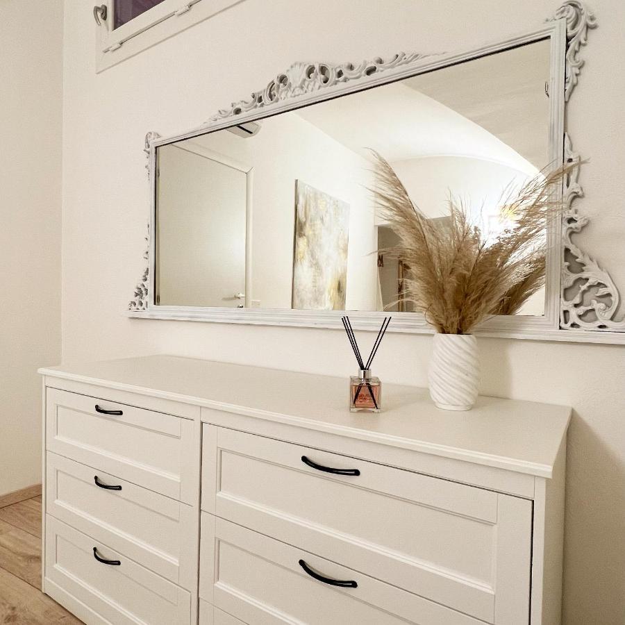 L'Arco Sul Lago • Gold Apartment Castro  ภายนอก รูปภาพ
