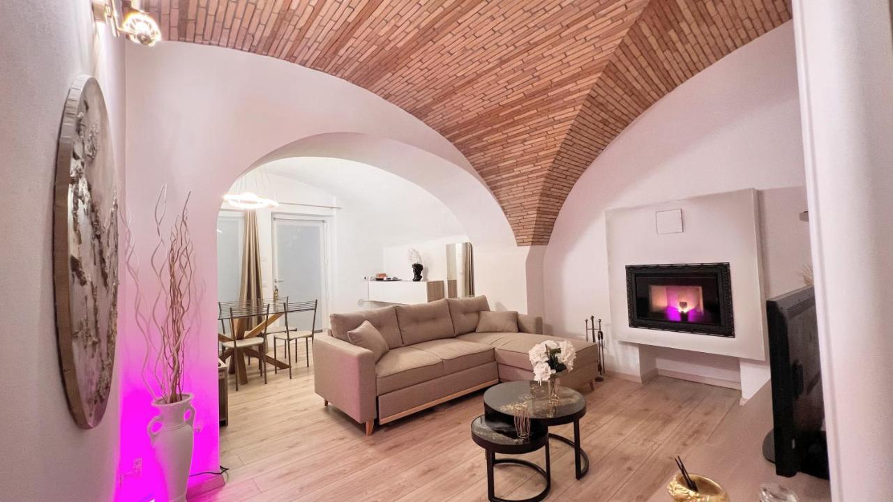L'Arco Sul Lago • Gold Apartment Castro  ภายนอก รูปภาพ