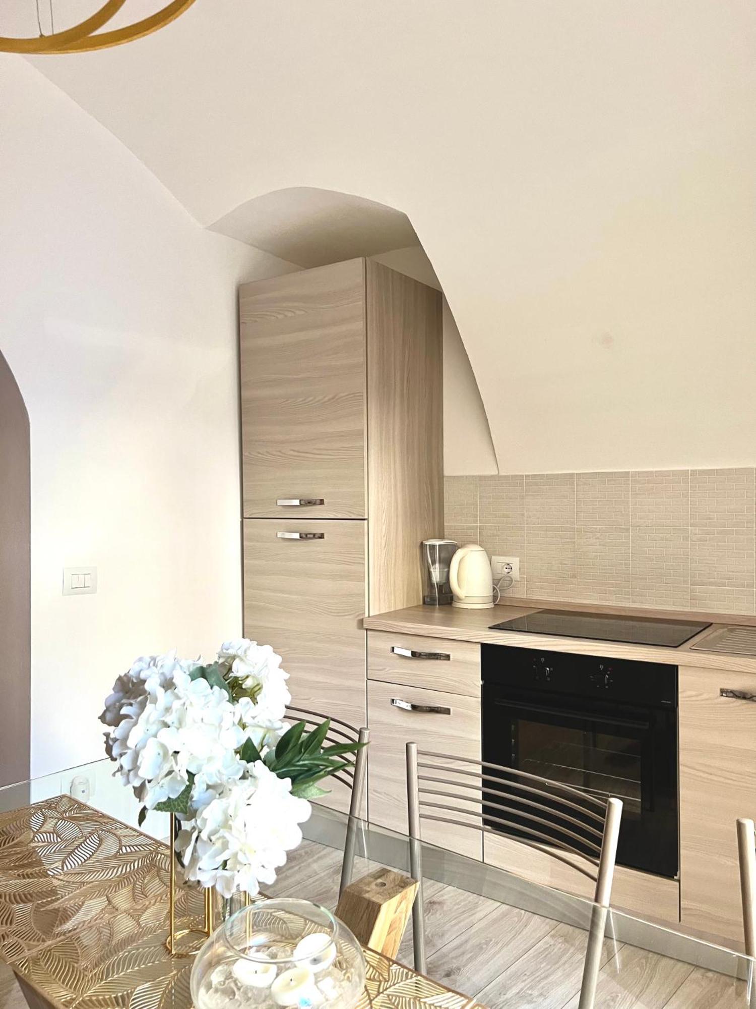 L'Arco Sul Lago • Gold Apartment Castro  ภายนอก รูปภาพ