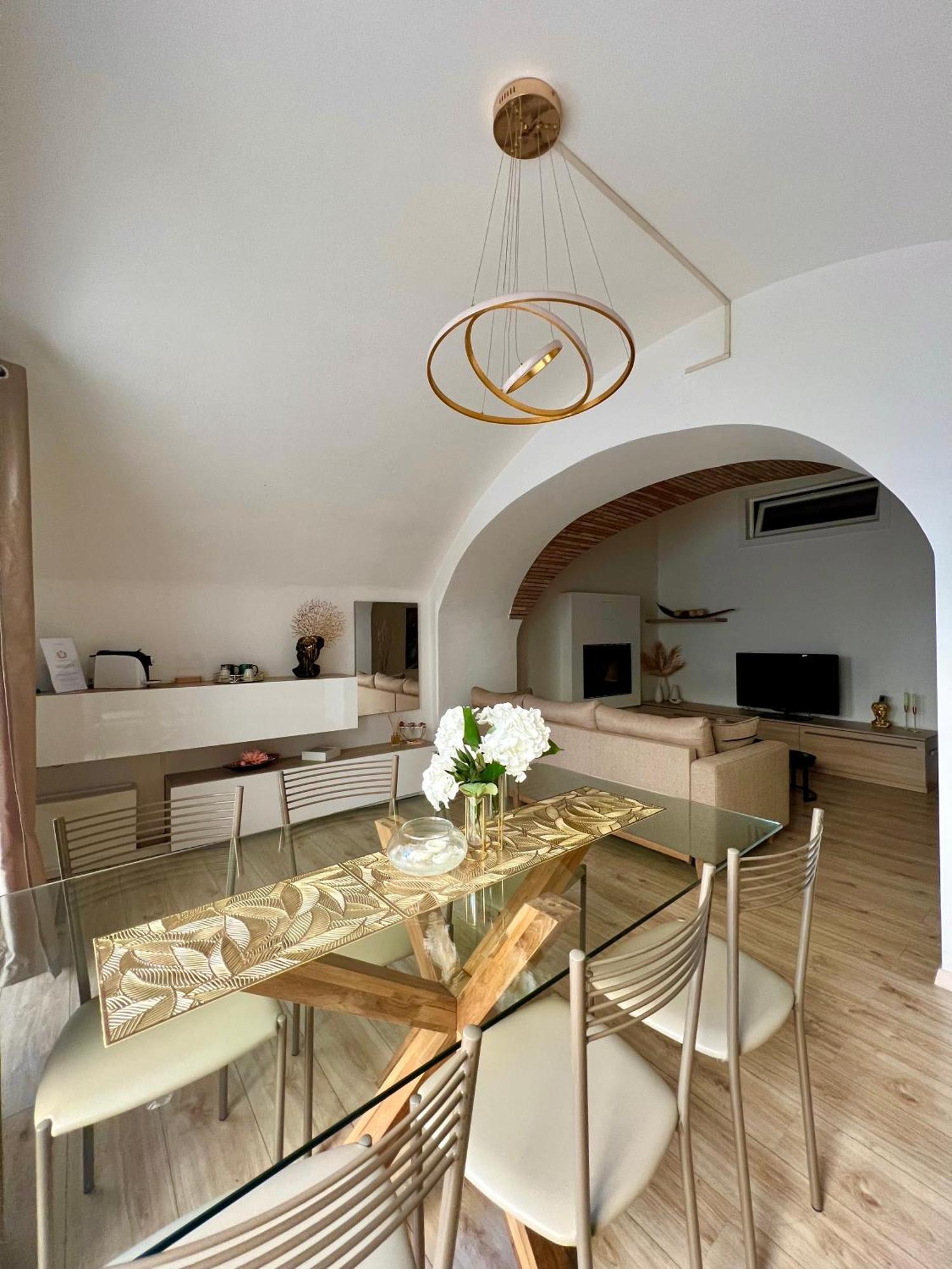 L'Arco Sul Lago • Gold Apartment Castro  ภายนอก รูปภาพ