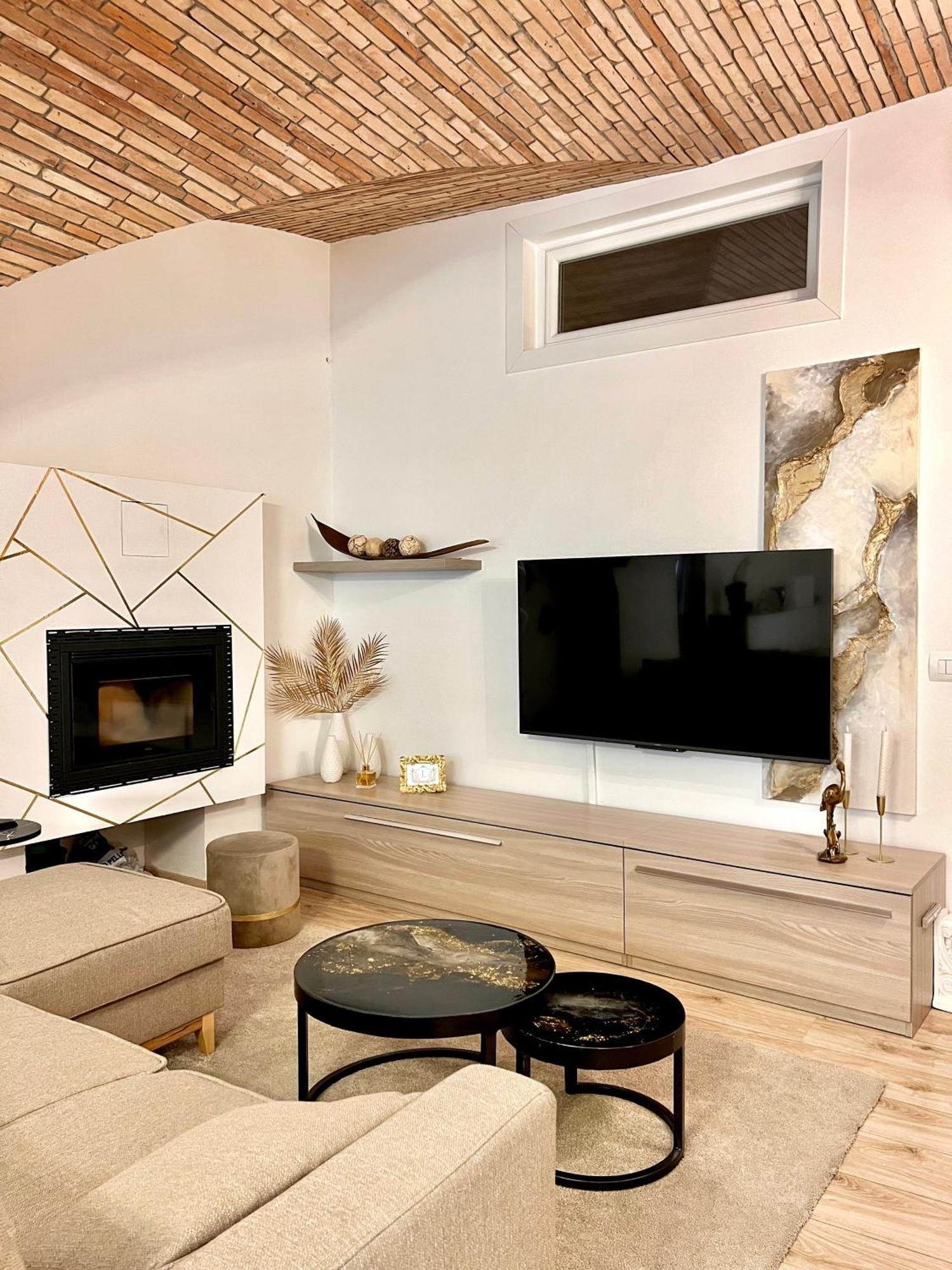 L'Arco Sul Lago • Gold Apartment Castro  ภายนอก รูปภาพ