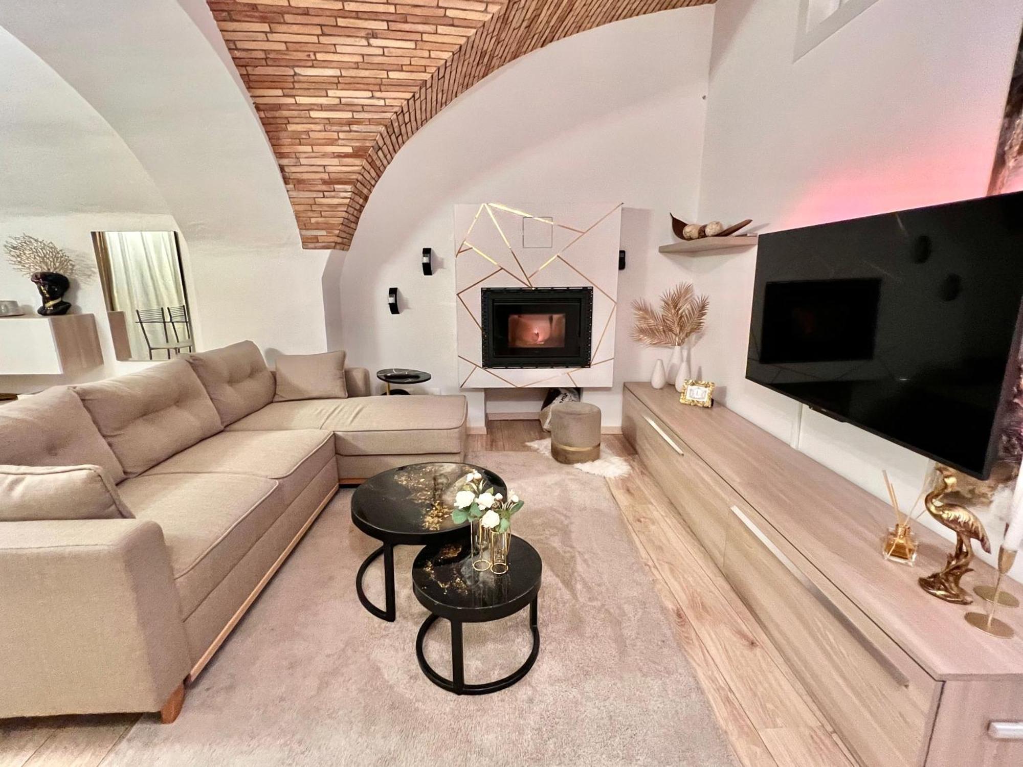 L'Arco Sul Lago • Gold Apartment Castro  ภายนอก รูปภาพ