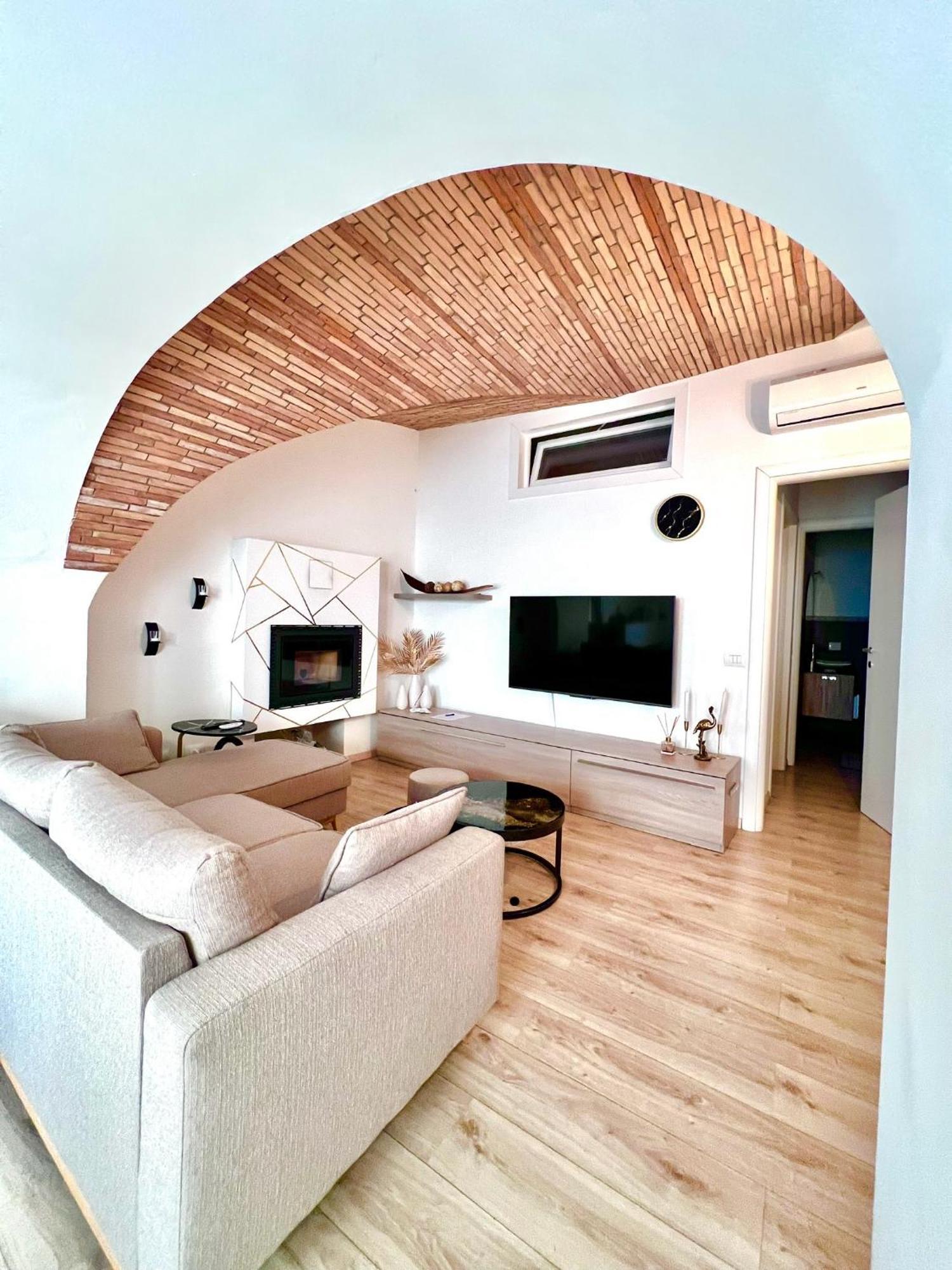 L'Arco Sul Lago • Gold Apartment Castro  ภายนอก รูปภาพ