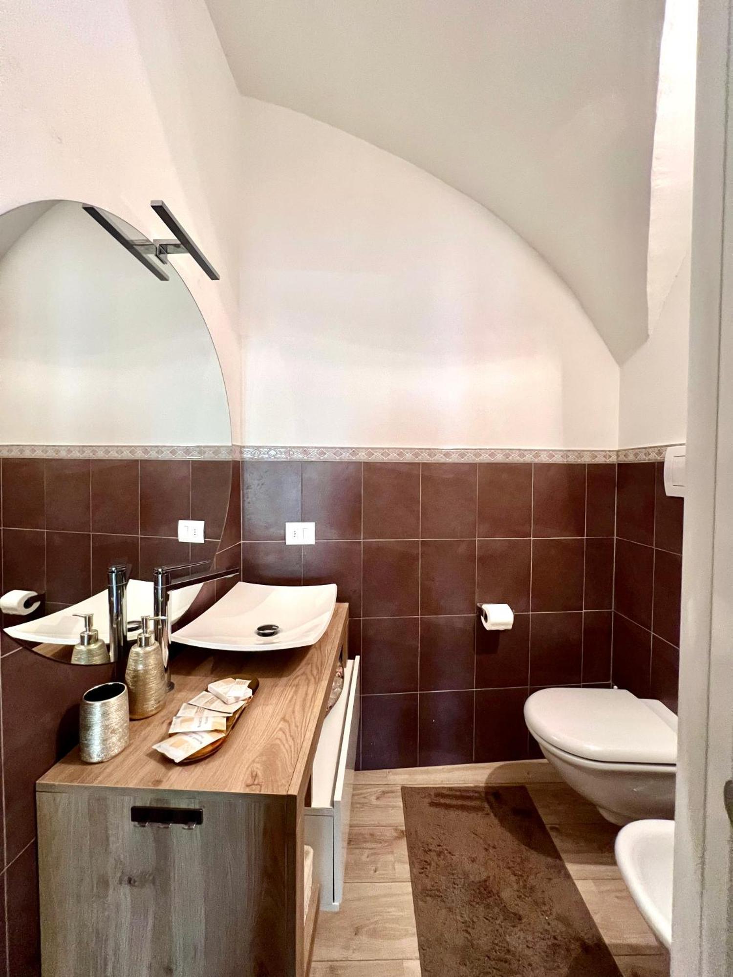 L'Arco Sul Lago • Gold Apartment Castro  ภายนอก รูปภาพ