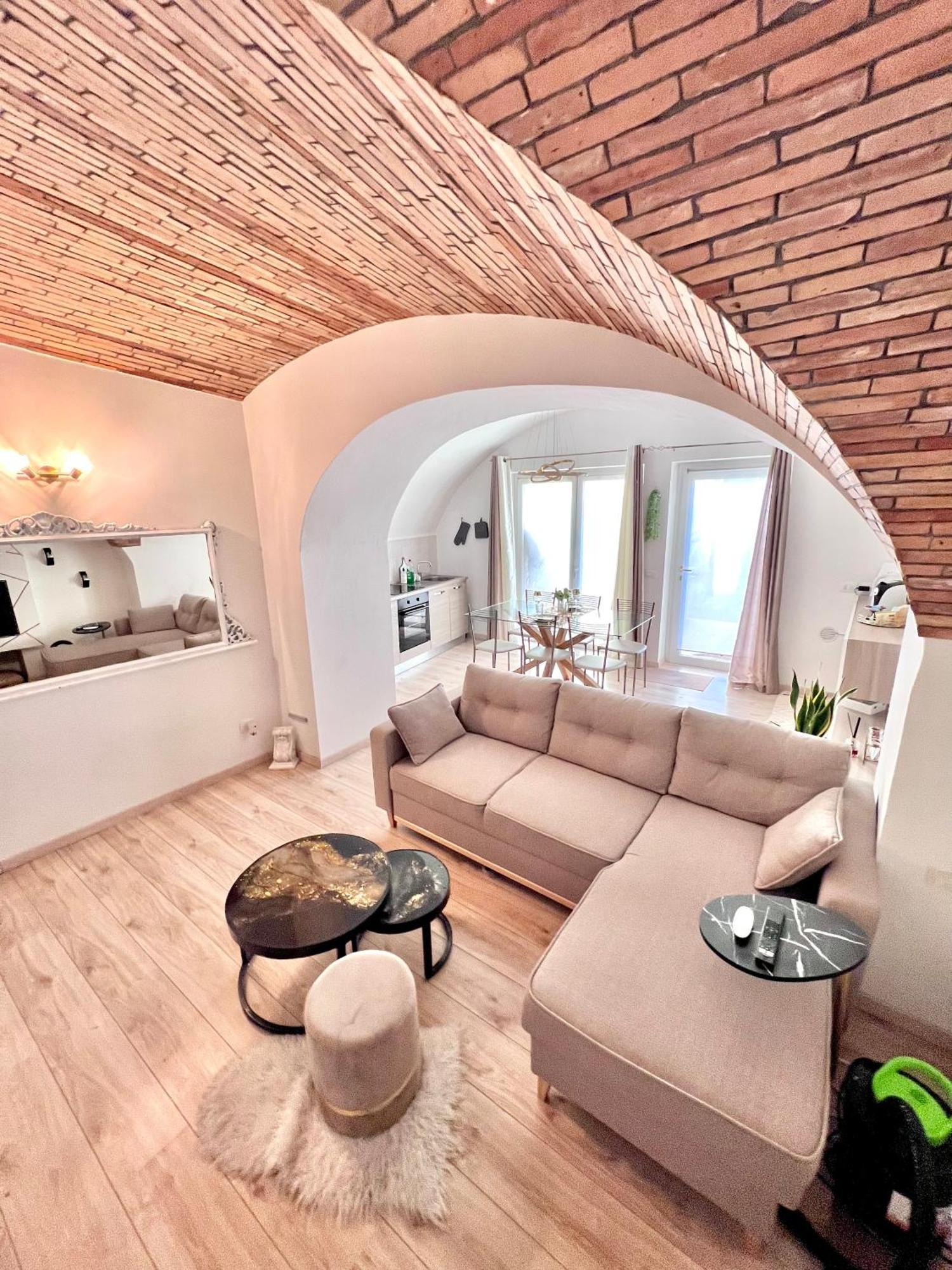 L'Arco Sul Lago • Gold Apartment Castro  ภายนอก รูปภาพ