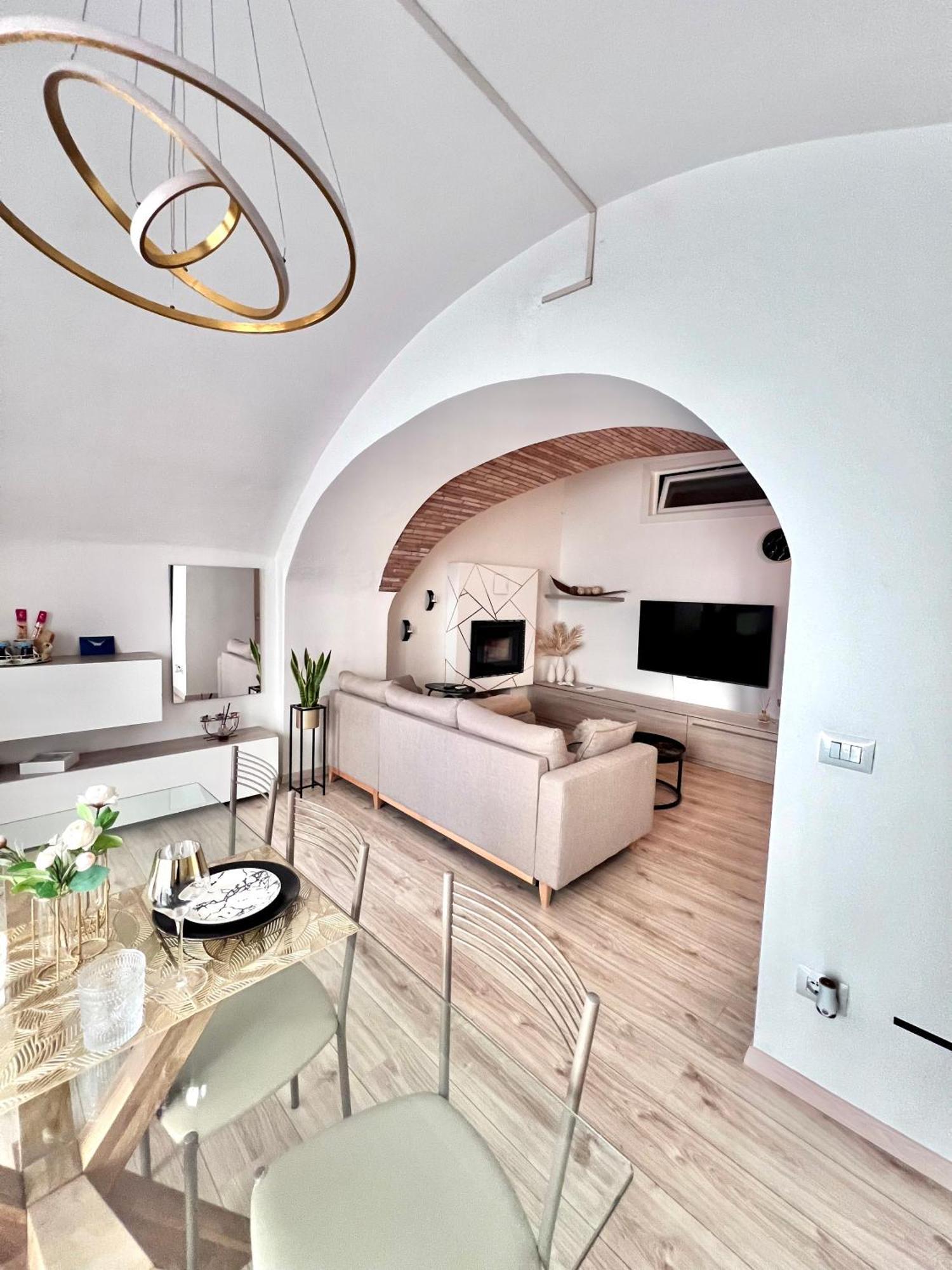 L'Arco Sul Lago • Gold Apartment Castro  ภายนอก รูปภาพ